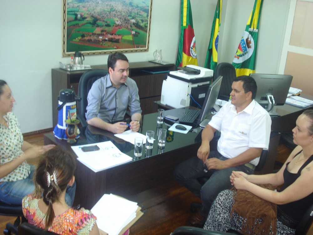 Prefeito Fabiam Thomas recebe equipe da CREHNOR para reunião estratégica